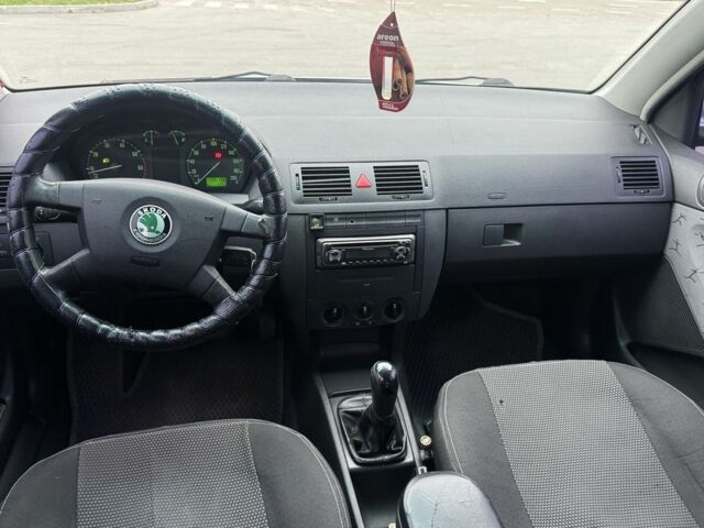 Серый Шкода Фабия, объемом двигателя 1.4 л и пробегом 135 тыс. км за 3100 $, фото 6 на Automoto.ua