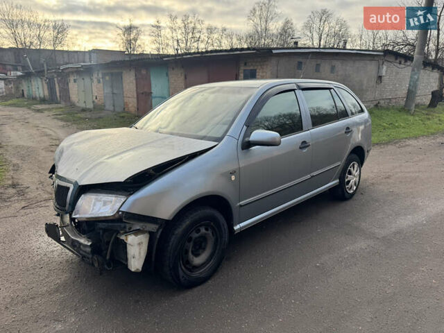 Серый Шкода Фабия, объемом двигателя 1.4 л и пробегом 300 тыс. км за 1850 $, фото 1 на Automoto.ua