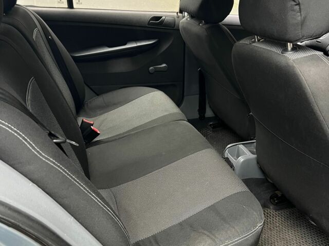 Серый Шкода Фабия, объемом двигателя 1.4 л и пробегом 315 тыс. км за 3500 $, фото 7 на Automoto.ua