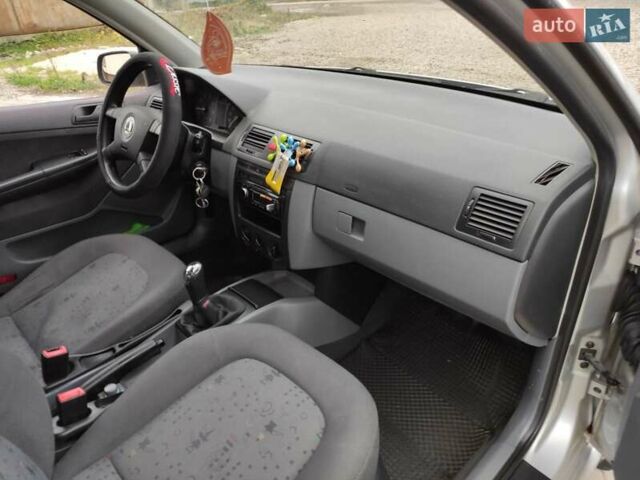 Сірий Шкода Фабія, об'ємом двигуна 1.39 л та пробігом 242 тис. км за 3249 $, фото 18 на Automoto.ua