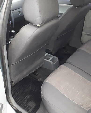 Серый Шкода Фабия, объемом двигателя 1.4 л и пробегом 300 тыс. км за 2900 $, фото 5 на Automoto.ua