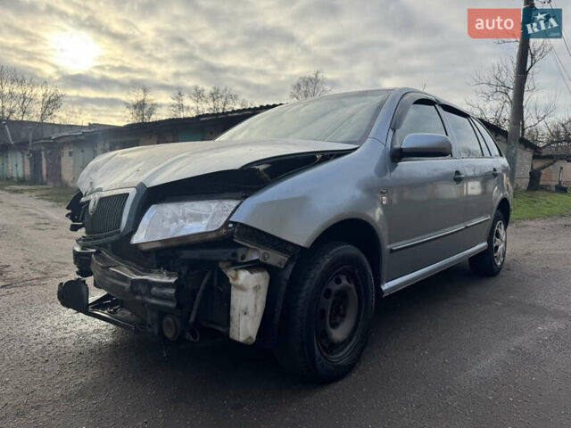 Серый Шкода Фабия, объемом двигателя 1.4 л и пробегом 300 тыс. км за 1850 $, фото 10 на Automoto.ua