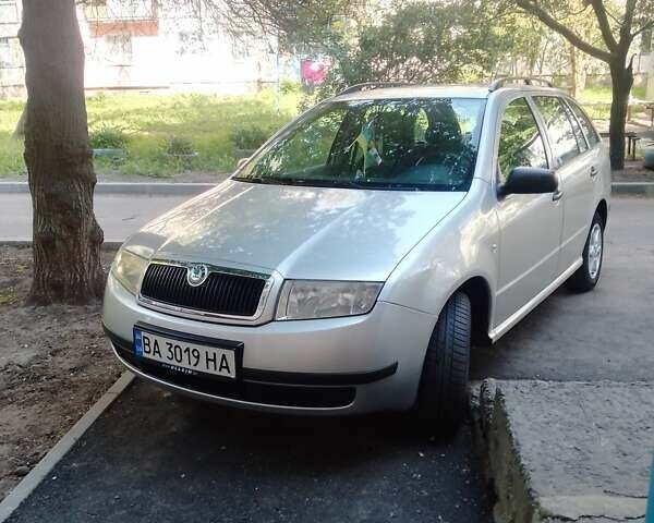Сірий Шкода Фабія, об'ємом двигуна 1.39 л та пробігом 255 тис. км за 3750 $, фото 1 на Automoto.ua