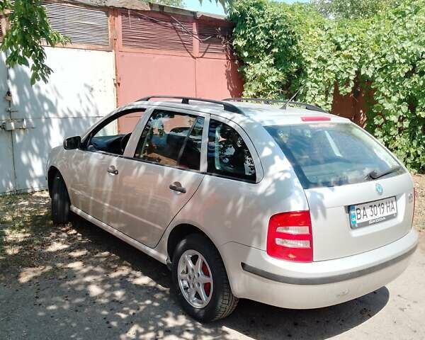 Сірий Шкода Фабія, об'ємом двигуна 1.39 л та пробігом 255 тис. км за 3750 $, фото 13 на Automoto.ua
