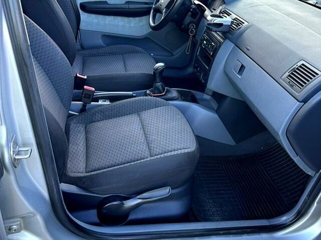 Серый Шкода Фабия, объемом двигателя 1.9 л и пробегом 200 тыс. км за 3600 $, фото 5 на Automoto.ua