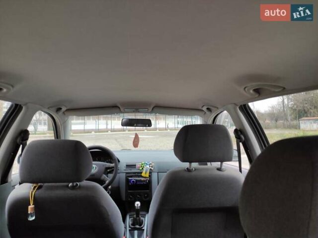 Сірий Шкода Фабія, об'ємом двигуна 1.39 л та пробігом 242 тис. км за 3249 $, фото 28 на Automoto.ua