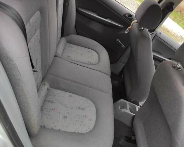 Сірий Шкода Фабія, об'ємом двигуна 1.39 л та пробігом 242 тис. км за 3249 $, фото 26 на Automoto.ua