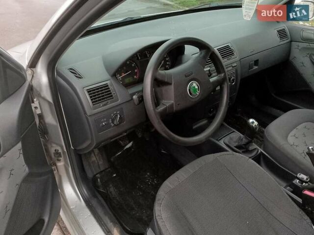 Сірий Шкода Фабія, об'ємом двигуна 1.39 л та пробігом 195 тис. км за 3400 $, фото 8 на Automoto.ua