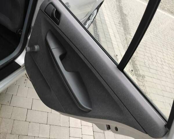 Сірий Шкода Фабія, об'ємом двигуна 1.39 л та пробігом 242 тис. км за 3249 $, фото 23 на Automoto.ua