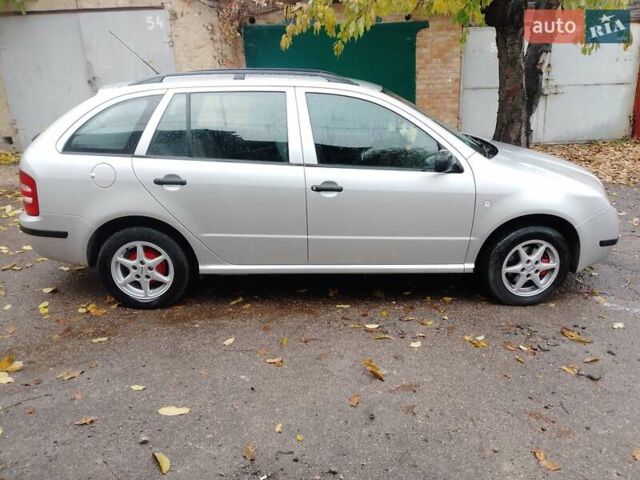 Сірий Шкода Фабія, об'ємом двигуна 1.39 л та пробігом 255 тис. км за 3750 $, фото 4 на Automoto.ua