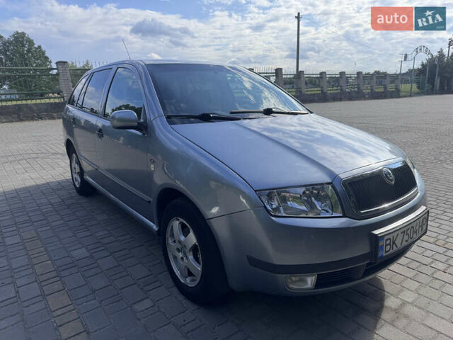 Серый Шкода Фабия, объемом двигателя 1.4 л и пробегом 300 тыс. км за 3200 $, фото 1 на Automoto.ua