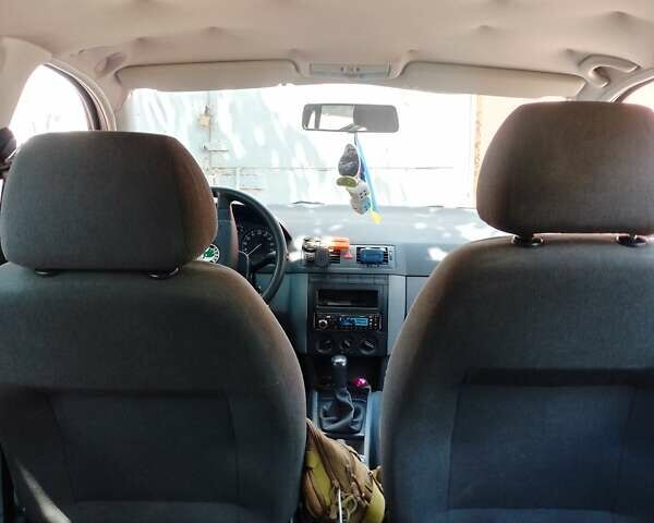 Сірий Шкода Фабія, об'ємом двигуна 1.39 л та пробігом 255 тис. км за 3750 $, фото 8 на Automoto.ua