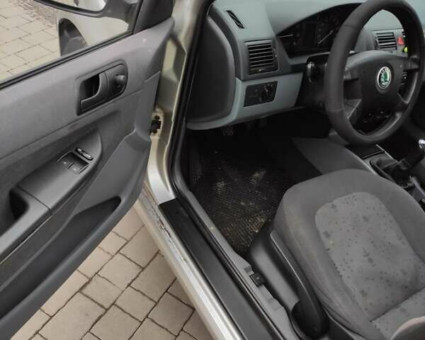 Сірий Шкода Фабія, об'ємом двигуна 1.39 л та пробігом 242 тис. км за 3249 $, фото 11 на Automoto.ua