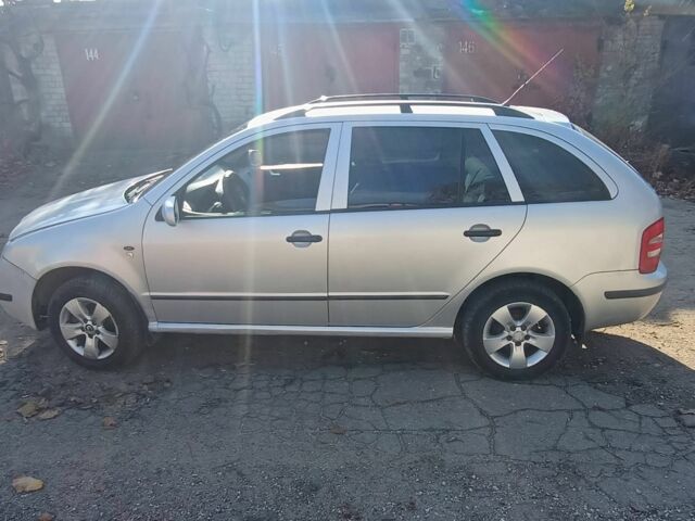 Серый Шкода Фабия, объемом двигателя 0 л и пробегом 300 тыс. км за 2000 $, фото 1 на Automoto.ua