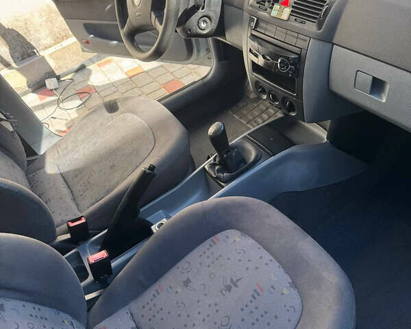 Сірий Шкода Фабія, об'ємом двигуна 1.4 л та пробігом 294 тис. км за 2300 $, фото 13 на Automoto.ua