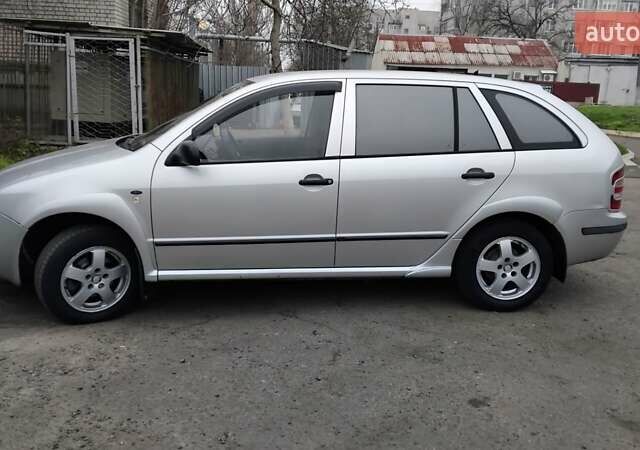 Серый Шкода Фабия, объемом двигателя 1.4 л и пробегом 368 тыс. км за 4000 $, фото 2 на Automoto.ua