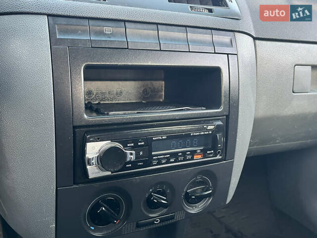 Серый Шкода Фабия, объемом двигателя 1.39 л и пробегом 250 тыс. км за 2990 $, фото 10 на Automoto.ua