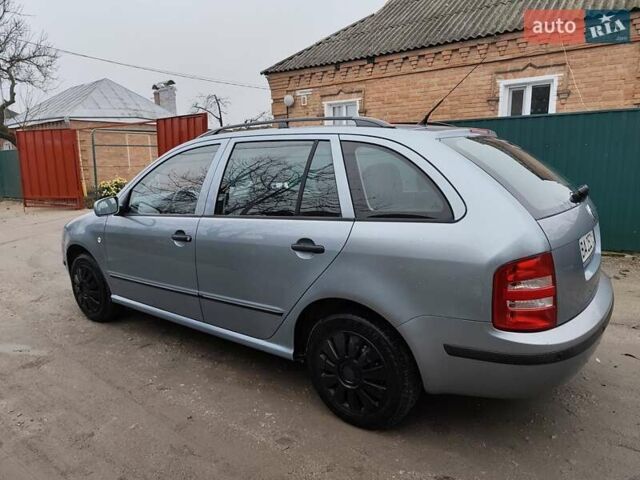 Серый Шкода Фабия, объемом двигателя 1.39 л и пробегом 202 тыс. км за 4700 $, фото 3 на Automoto.ua