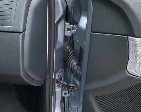 Серый Шкода Фабия, объемом двигателя 1.39 л и пробегом 276 тыс. км за 3999 $, фото 42 на Automoto.ua