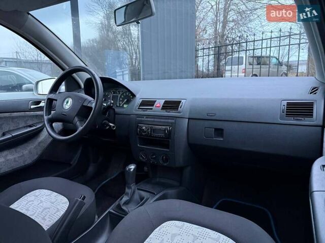 Серый Шкода Фабия, объемом двигателя 1.39 л и пробегом 239 тыс. км за 3500 $, фото 23 на Automoto.ua