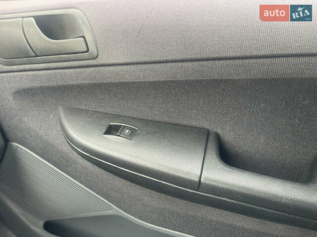 Сірий Шкода Фабія, об'ємом двигуна 1.4 л та пробігом 255 тис. км за 3200 $, фото 29 на Automoto.ua