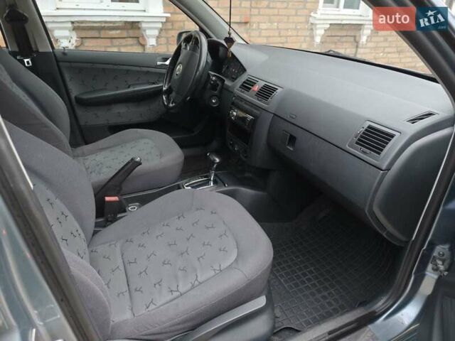 Серый Шкода Фабия, объемом двигателя 1.39 л и пробегом 202 тыс. км за 4700 $, фото 5 на Automoto.ua