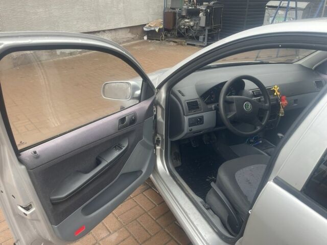 Сірий Шкода Фабія, об'ємом двигуна 1.4 л та пробігом 255 тис. км за 3200 $, фото 14 на Automoto.ua