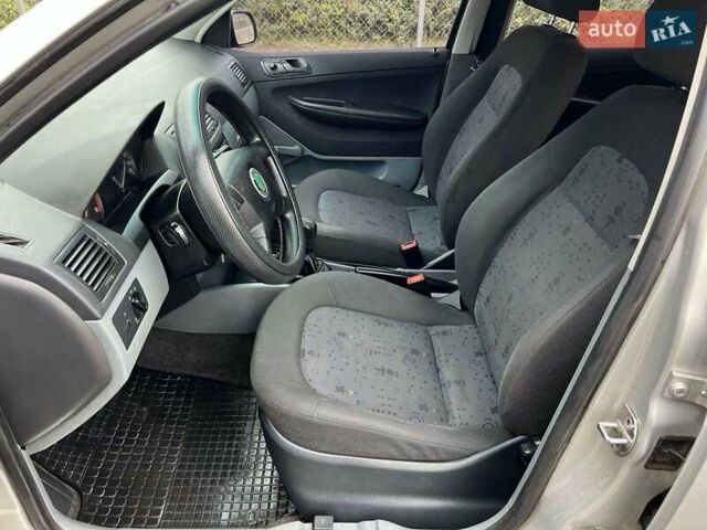 Шкода Фабия 2003 в Львове на Automoto.ua Серый Шкода Фабия, объемом двигателя 1.39 л и пробегом 167 тыс. км за 3150 $, фото 19 на Automoto.ua