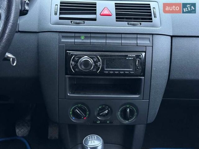 Серый Шкода Фабия, объемом двигателя 1.39 л и пробегом 239 тыс. км за 3500 $, фото 25 на Automoto.ua