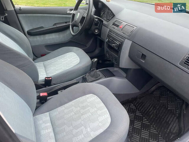 Серый Шкода Фабия, объемом двигателя 1.39 л и пробегом 252 тыс. км за 4200 $, фото 4 на Automoto.ua