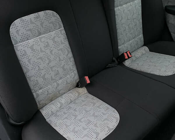 Серый Шкода Фабия, объемом двигателя 1.39 л и пробегом 276 тыс. км за 3999 $, фото 36 на Automoto.ua