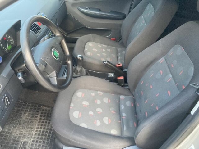 Сірий Шкода Фабія, об'ємом двигуна 1.4 л та пробігом 303 тис. км за 3400 $, фото 7 на Automoto.ua