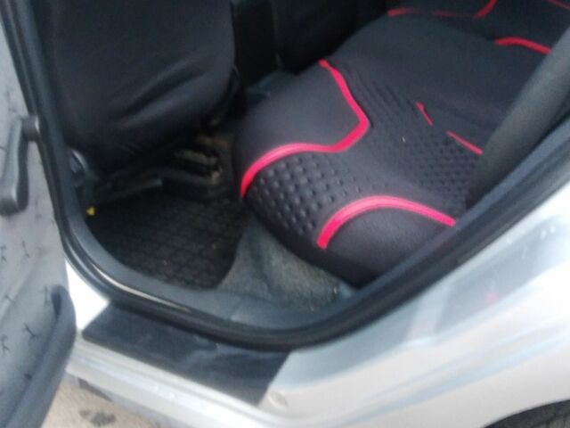 Серый Шкода Фабия, объемом двигателя 1.4 л и пробегом 236 тыс. км за 2900 $, фото 7 на Automoto.ua