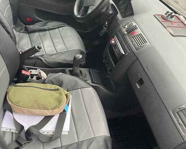 Сірий Шкода Фабія, об'ємом двигуна 1.4 л та пробігом 204 тис. км за 3700 $, фото 2 на Automoto.ua