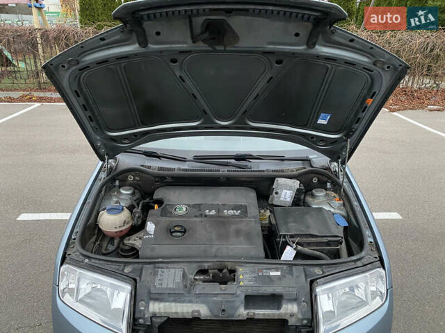 Серый Шкода Фабия, объемом двигателя 1.39 л и пробегом 276 тыс. км за 3999 $, фото 50 на Automoto.ua