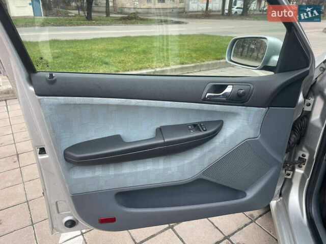 Серый Шкода Фабия, объемом двигателя 1.39 л и пробегом 252 тыс. км за 4200 $, фото 8 на Automoto.ua