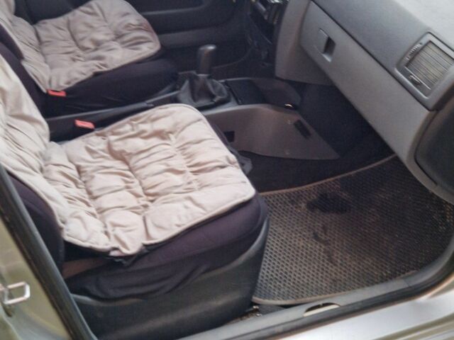 Шкода Фабия 2003 в Тячеве на Automoto.ua Серый Шкода Фабия, объемом двигателя 1.2 л и пробегом 340 тыс. км за 2800 $, фото 3 на Automoto.ua