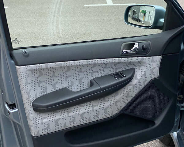 Серый Шкода Фабия, объемом двигателя 1.39 л и пробегом 276 тыс. км за 3999 $, фото 25 на Automoto.ua