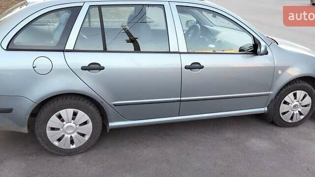 Сірий Шкода Фабія, об'ємом двигуна 1.4 л та пробігом 230 тис. км за 4091 $, фото 1 на Automoto.ua
