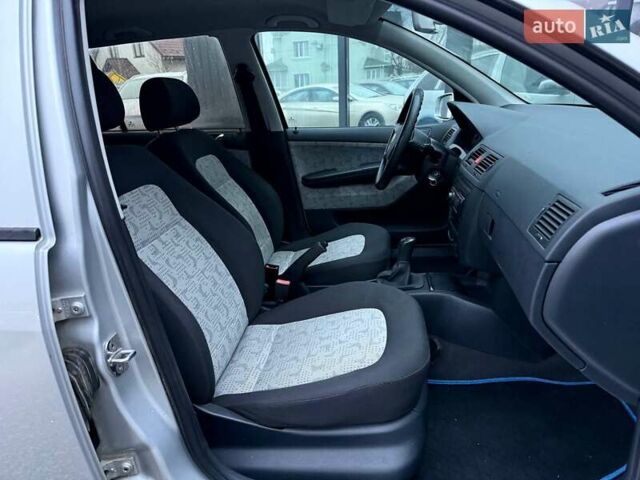 Серый Шкода Фабия, объемом двигателя 1.39 л и пробегом 239 тыс. км за 3500 $, фото 19 на Automoto.ua