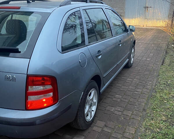 Серый Шкода Фабия, объемом двигателя 1.4 л и пробегом 258 тыс. км за 3800 $, фото 3 на Automoto.ua
