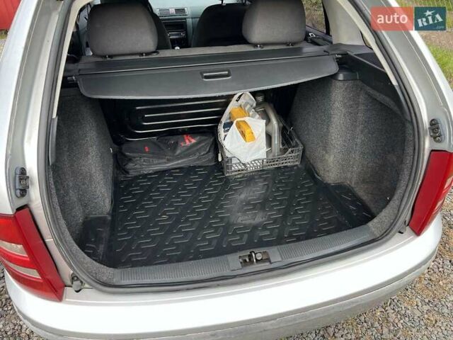 Шкода Фабия 2003 в Львове на Automoto.ua Серый Шкода Фабия, объемом двигателя 1.39 л и пробегом 167 тыс. км за 3150 $, фото 21 на Automoto.ua