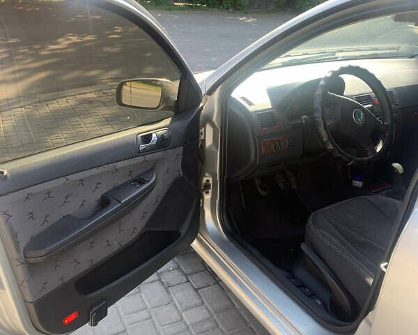 Сірий Шкода Фабія, об'ємом двигуна 1.4 л та пробігом 465 тис. км за 3200 $, фото 16 на Automoto.ua
