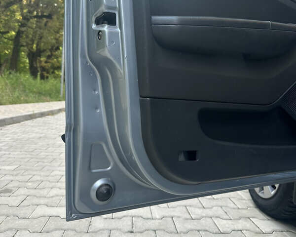 Серый Шкода Фабия, объемом двигателя 1.39 л и пробегом 210 тыс. км за 3650 $, фото 15 на Automoto.ua