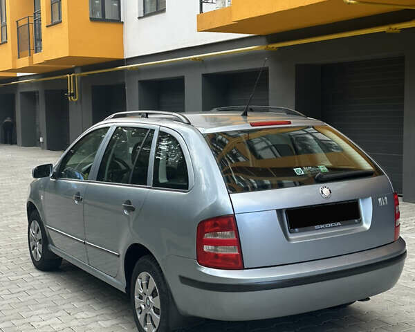 Серый Шкода Фабия, объемом двигателя 1.39 л и пробегом 210 тыс. км за 3650 $, фото 1 на Automoto.ua