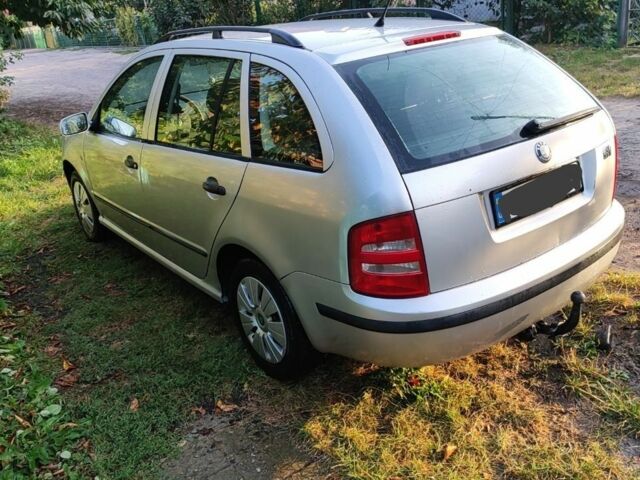 Серый Шкода Фабия, объемом двигателя 1.4 л и пробегом 258 тыс. км за 3499 $, фото 2 на Automoto.ua