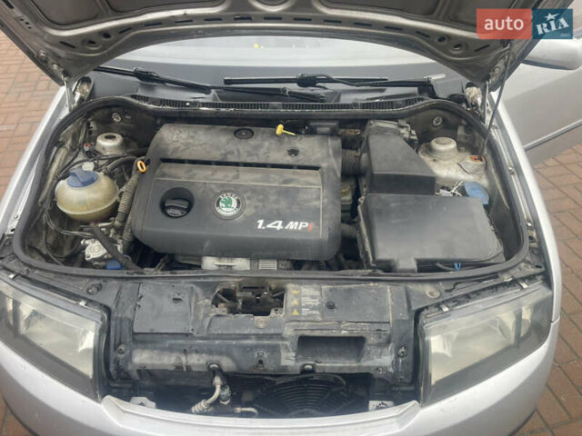 Сірий Шкода Фабія, об'ємом двигуна 1.4 л та пробігом 255 тис. км за 3200 $, фото 32 на Automoto.ua