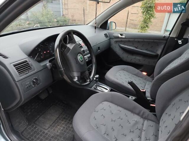 Серый Шкода Фабия, объемом двигателя 1.39 л и пробегом 202 тыс. км за 4700 $, фото 6 на Automoto.ua