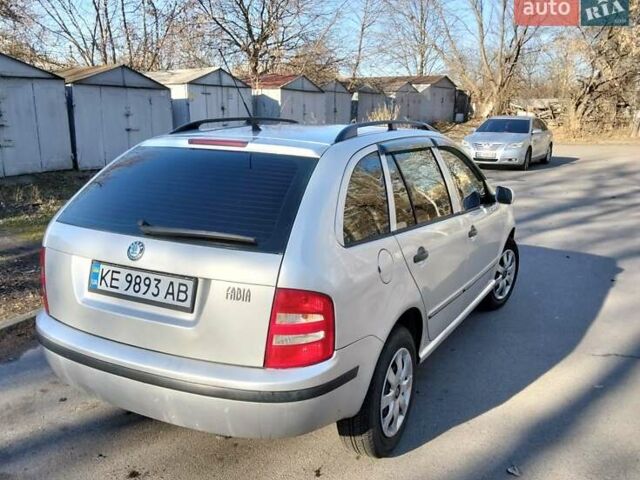 Шкода Фабия 2003 в Днепре (Днепропетровске) на Automoto.ua Серый Шкода Фабия, объемом двигателя 1.39 л и пробегом 210 тыс. км за 4600 $, фото 2 на Automoto.ua