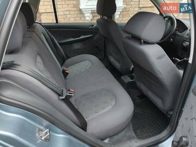 Серый Шкода Фабия, объемом двигателя 1.39 л и пробегом 202 тыс. км за 4700 $, фото 7 на Automoto.ua